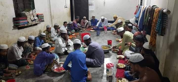 সুবিধাবঞ্চিতদের সঙ্গে ইফতারে টোক পেশাজীবী ফোরাম