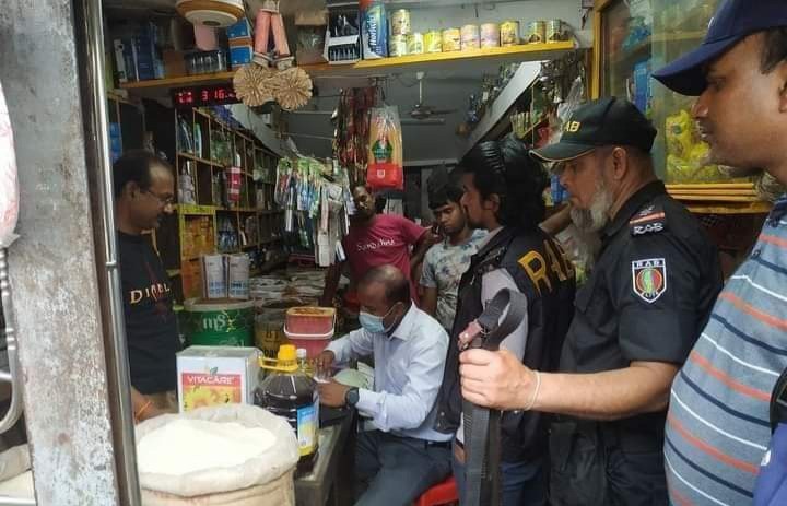 গাইবান্ধায় তেলের কৃত্রিম সংকট সৃষ্টির দায়ে ৫ প্রতিষ্ঠানকে জরিমানা