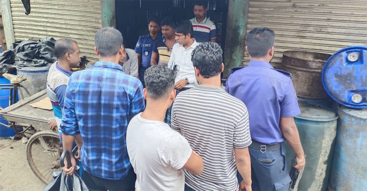 পিরোজপুরের নাজিরপুরে ১০ হাজার লিটার সয়াবিন জব্দ