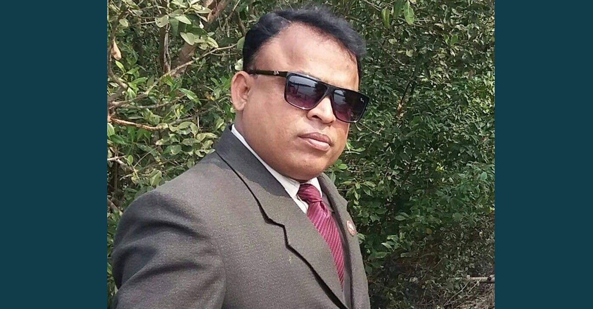 মেসেজে ও ভিডিও কলে আপত্তিকর ছবি দেখতে চান প্রধান শিক্ষক
